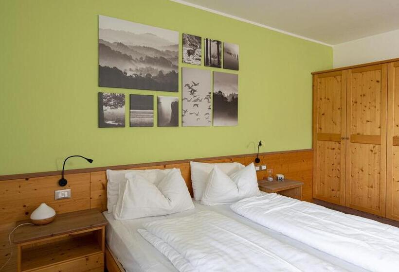 חדר משפחתי, Grünwald