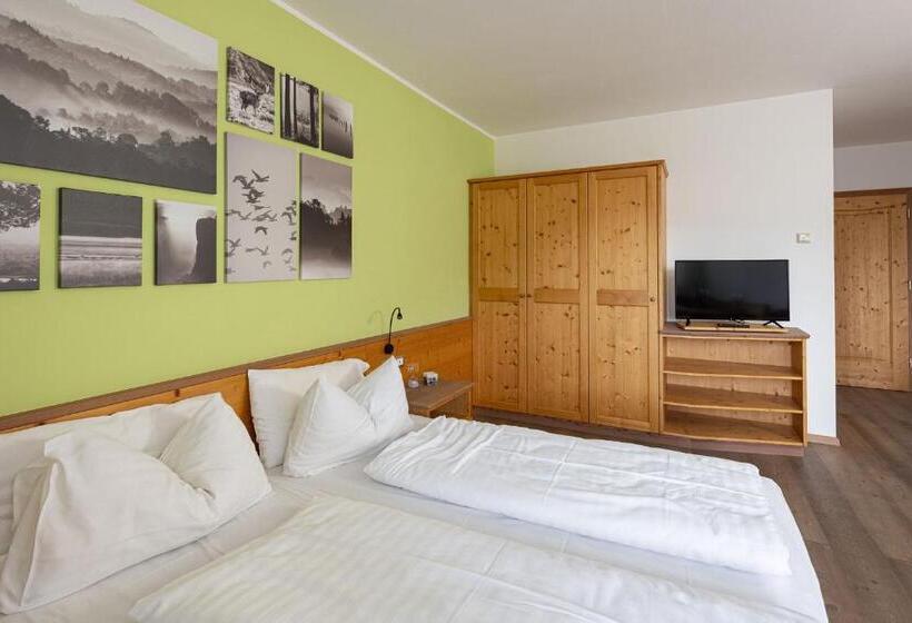 חדר משפחתי, Grünwald