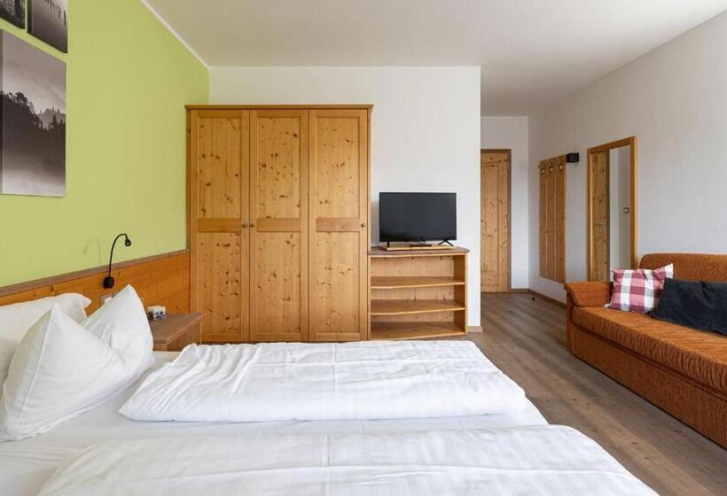 חדר משפחתי, Grünwald