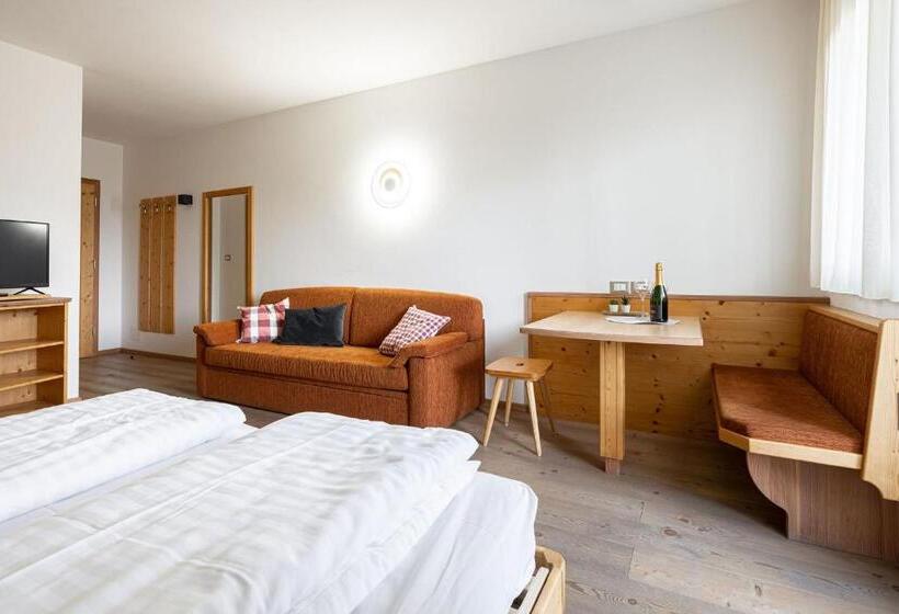 חדר קומפורט לשלושה, Grünwald