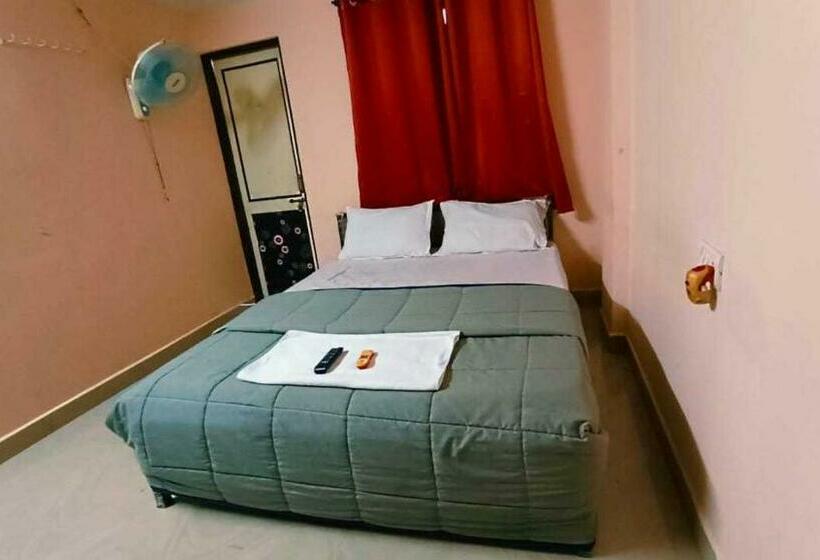 트리플 클래식 룸, Oyo 80628j Four King