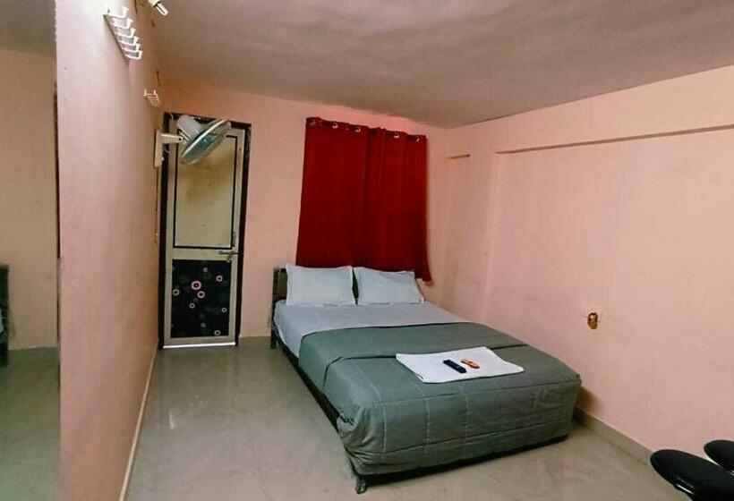 트리플 클래식 룸, Oyo 80628j Four King