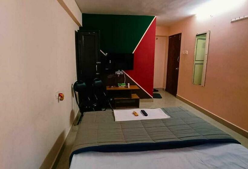 트리플 클래식 룸, Oyo 80628j Four King