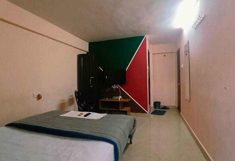 트리플 클래식 룸, Oyo 80628j Four King