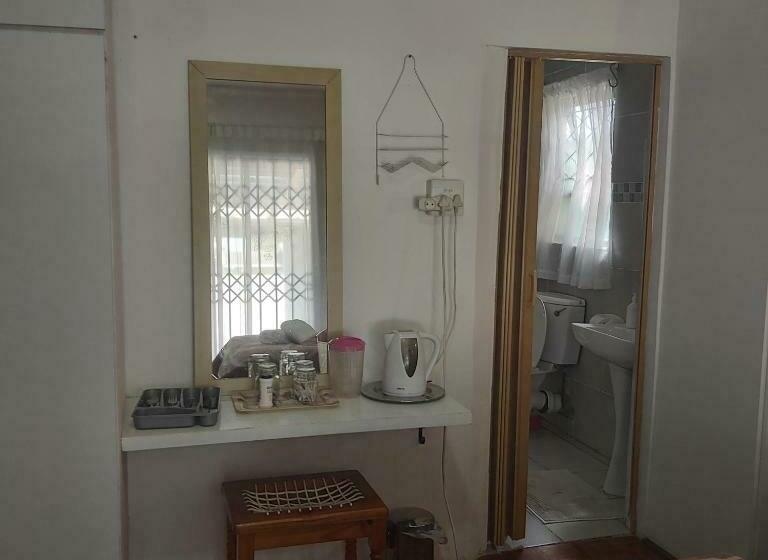 חדר דלוקס, Gh Redpillars