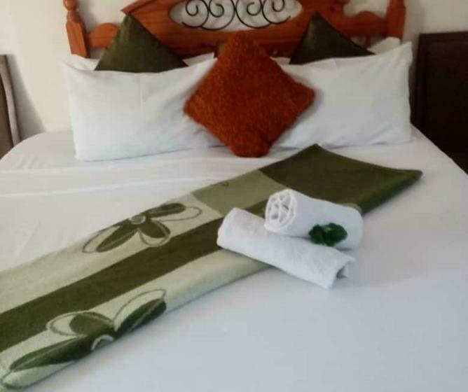 חדר סטודיו סטנדרד, Gh Redpillars