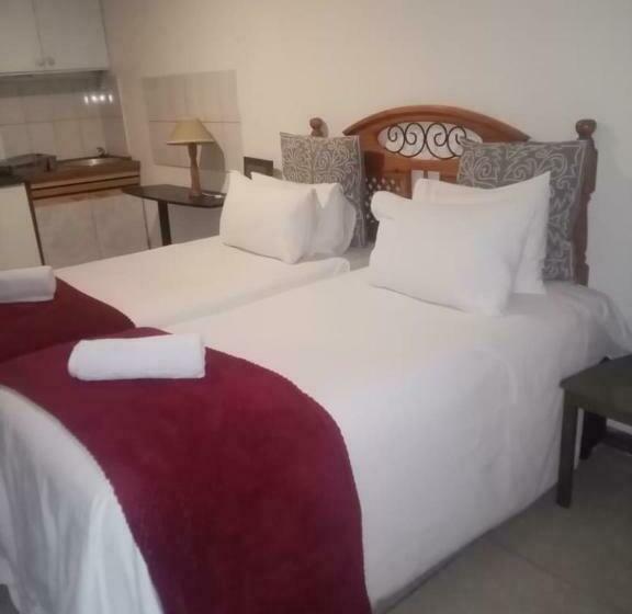 חדר סטודיו סטנדרד, Gh Redpillars