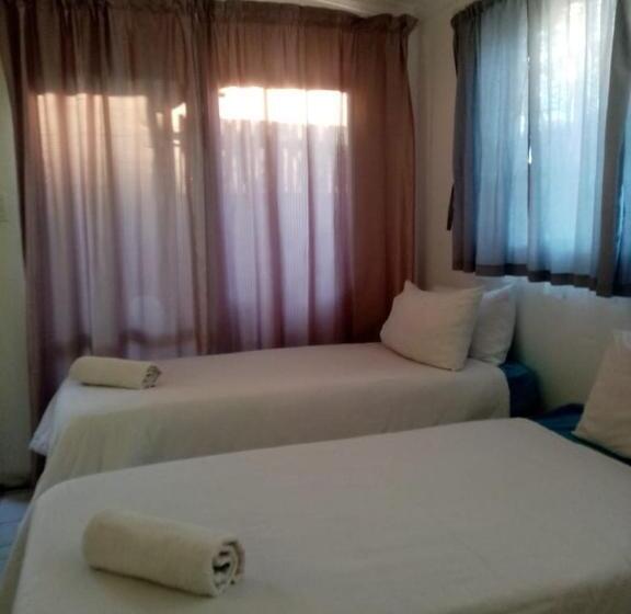 דירת חדר בקומת קרקע, Gh Redpillars