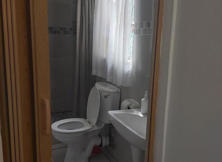 חדר סטודיו סטנדרד, Gh Redpillars