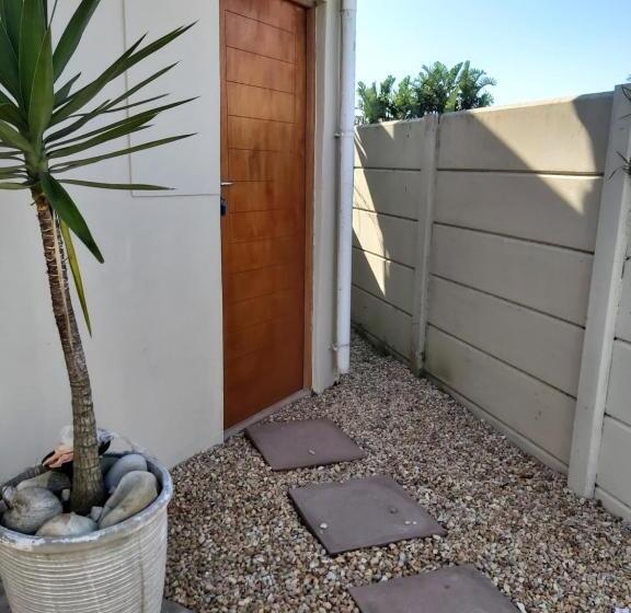 חדר סטודיו סטנדרד, Gh Redpillars