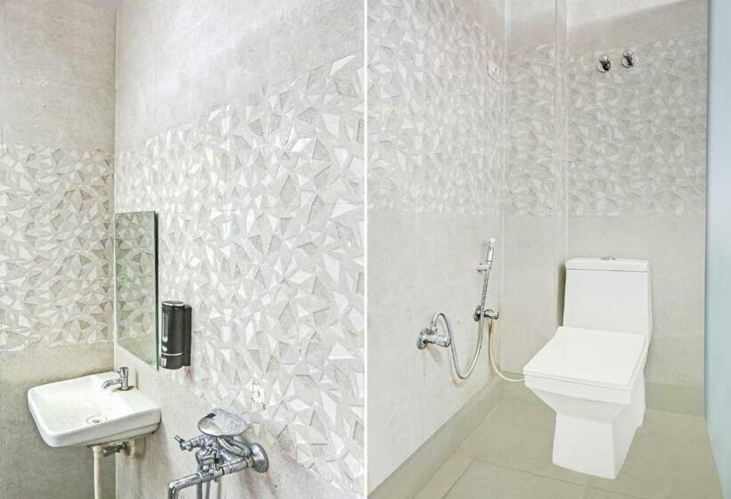 トリプルクラシックルーム, O Padam Residency