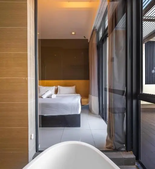 سوئیت با بالکن, Greystone 99 Suites