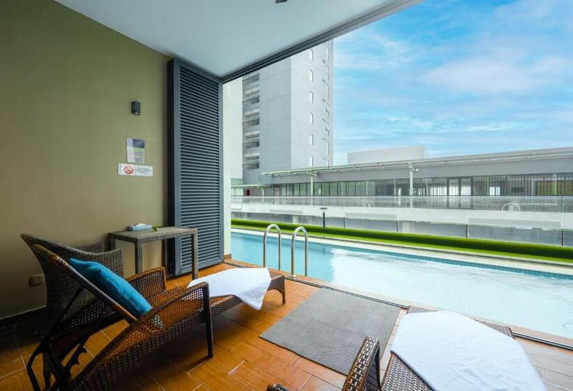 套房带泳池景, Greystone 99 Suites