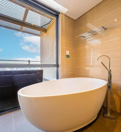带阳台套房, Greystone 99 Suites