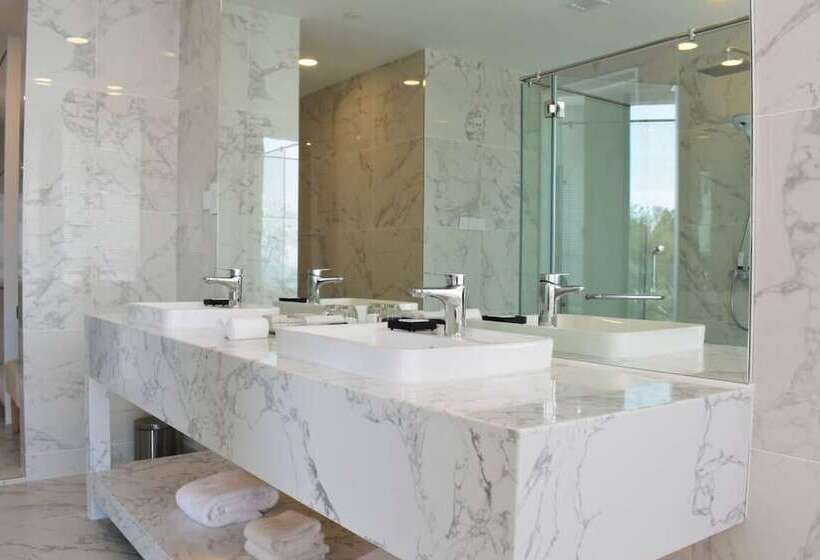 小型套房, The Riyaz Lavanya