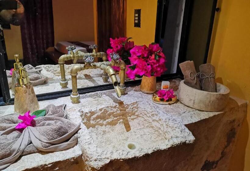 غرفة قياسية ثلاثية, Tihosuco Colonial