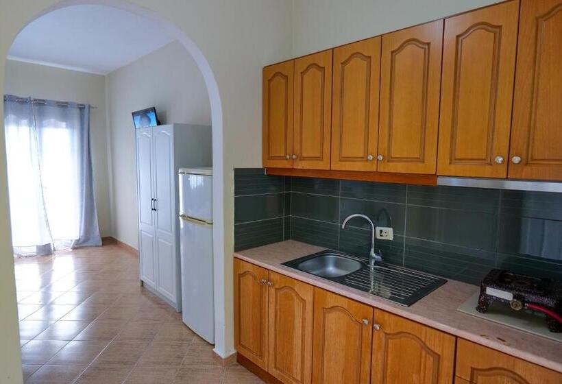 带阳台标准四人间, Kalemi Apartments