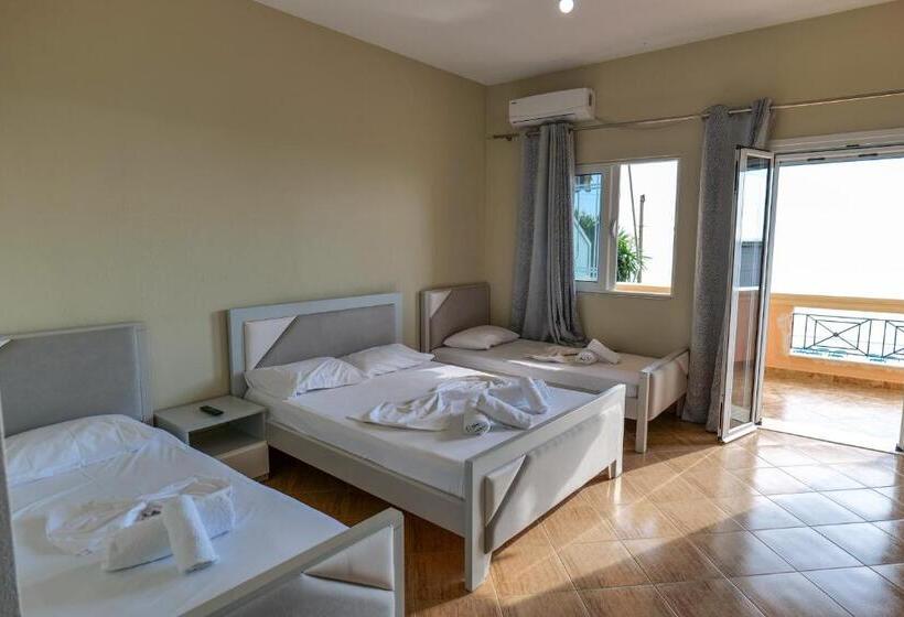 اتاق استاندارد چهارنفره با بالکن, Kalemi Apartments