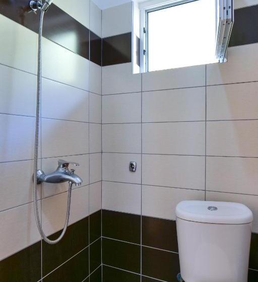 اتاق استاندارد چهارنفره با بالکن, Kalemi Apartments