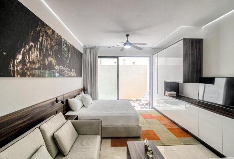 إستوديو قياسى, Moonlight 002 At Aldea Zama