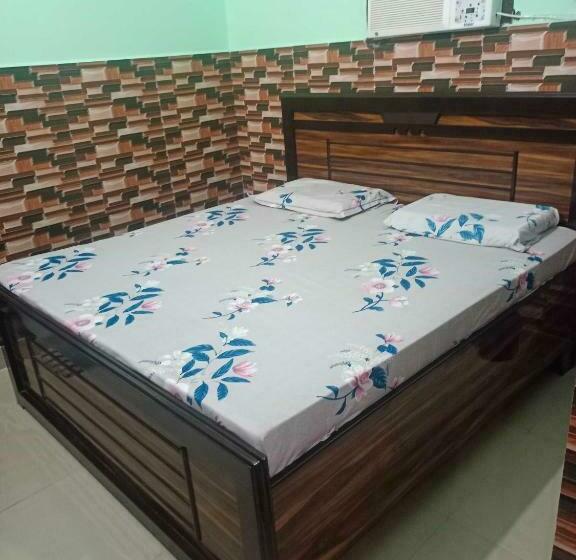 트리플 클래식 룸, Oyo Dixit Gest House