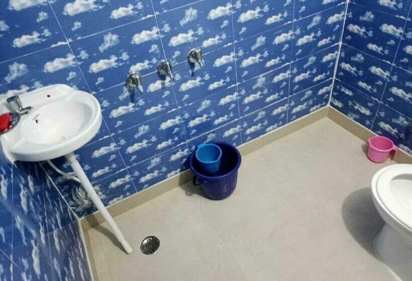 트리플 클래식 룸, Oyo Dixit Gest House