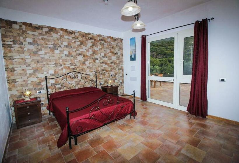 غرفة قياسية مزوَّدة بتراس, Il Lentischio