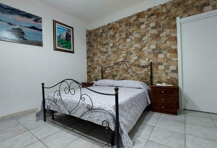 غرفة قياسية مزوَّدة بتراس, Il Lentischio