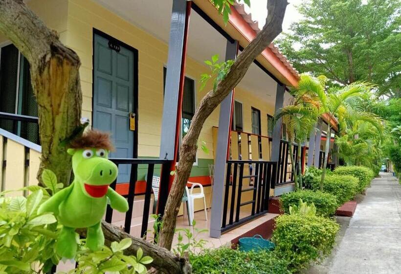 수피리어 룸, Chongkhao Resort  Phi Phi Island