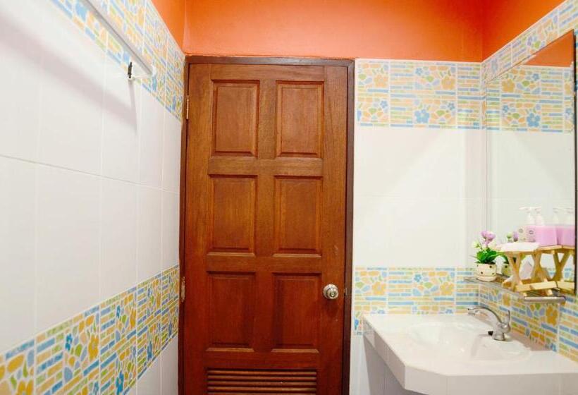 패밀리 방갈로, Chongkhao Resort  Phi Phi Island