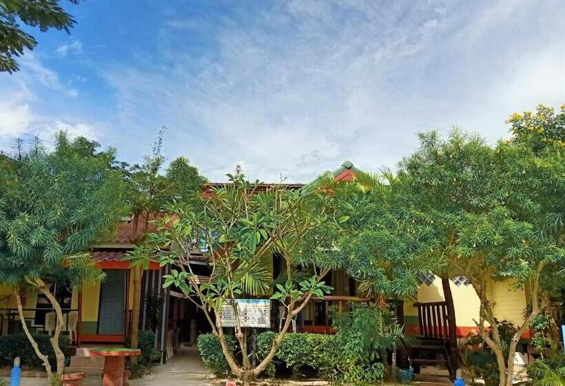 패밀리 방갈로, Chongkhao Resort  Phi Phi Island