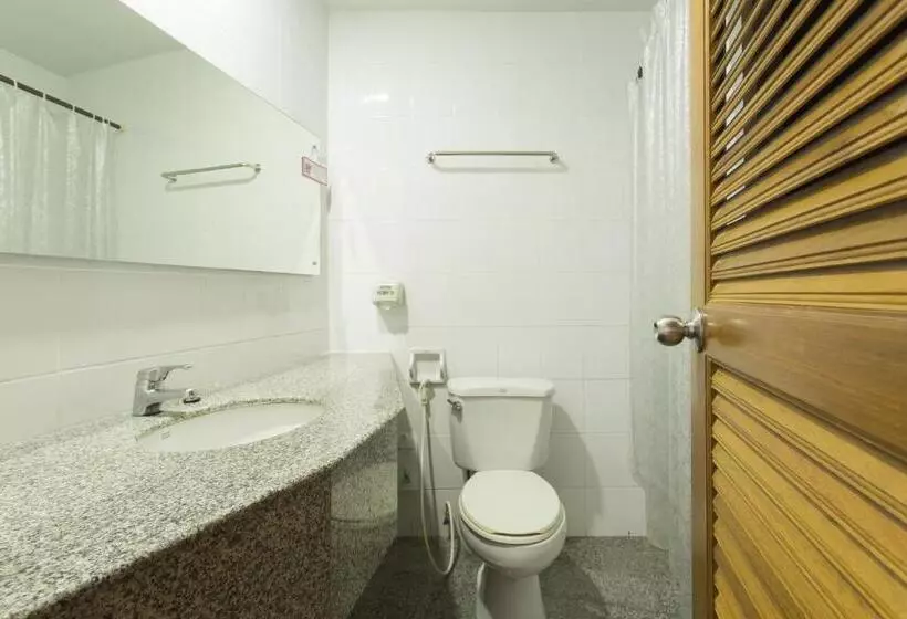 اتاق لوکس سه تخته, City Hotel Krabi