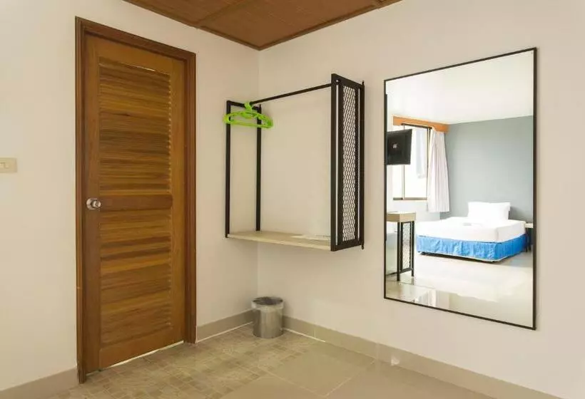 اتاق لوکس سه تخته, City Hotel Krabi