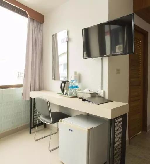 اتاق لوکس سه تخته, City Hotel Krabi