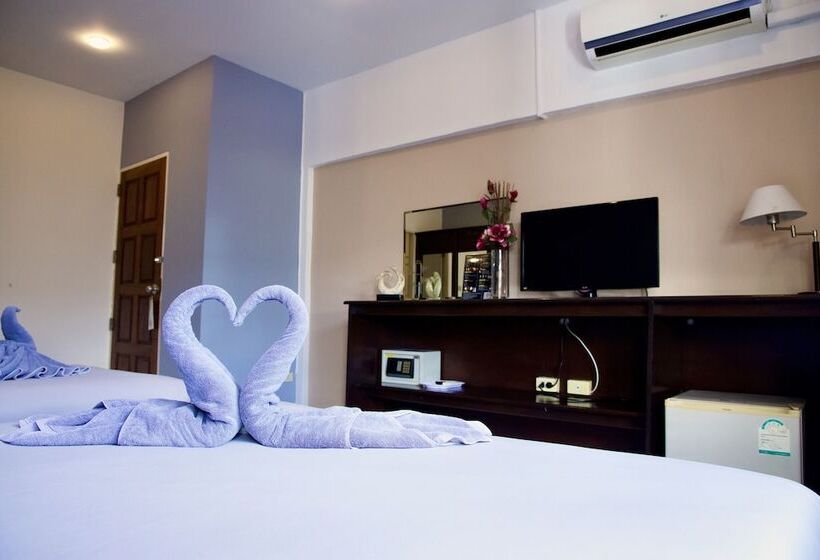 스탠다드 트리플 룸, Golden Guesthouse By The Beach Cha Am