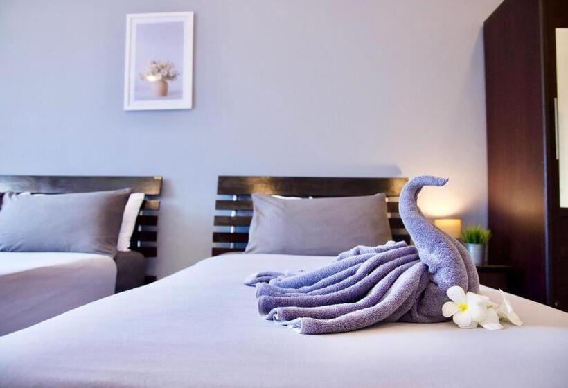 스탠다드 트리플 룸, Golden Guesthouse By The Beach Cha Am