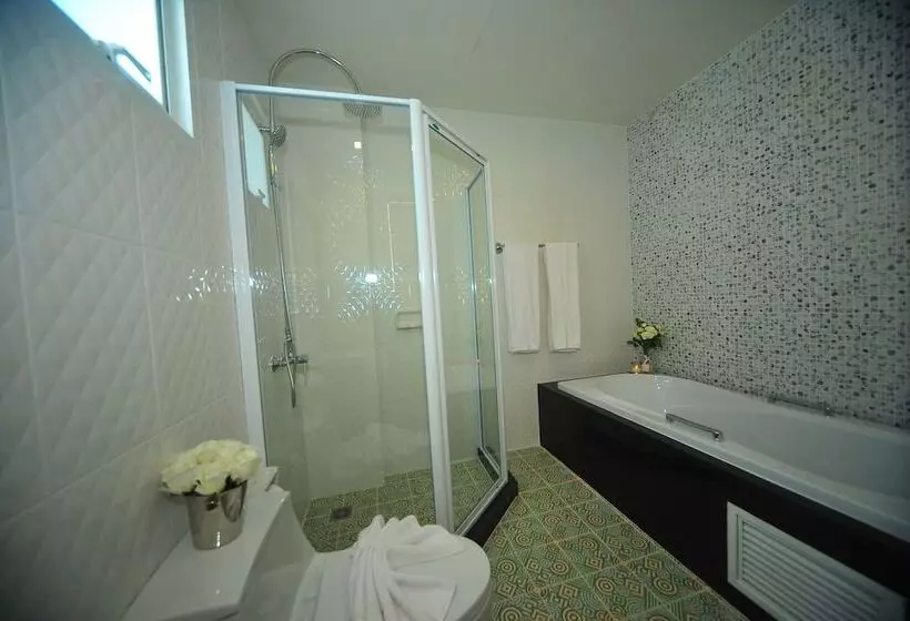 Perhesviitti, Ratana Hotel Rassada, Phuket Town  Sha Extra Plus