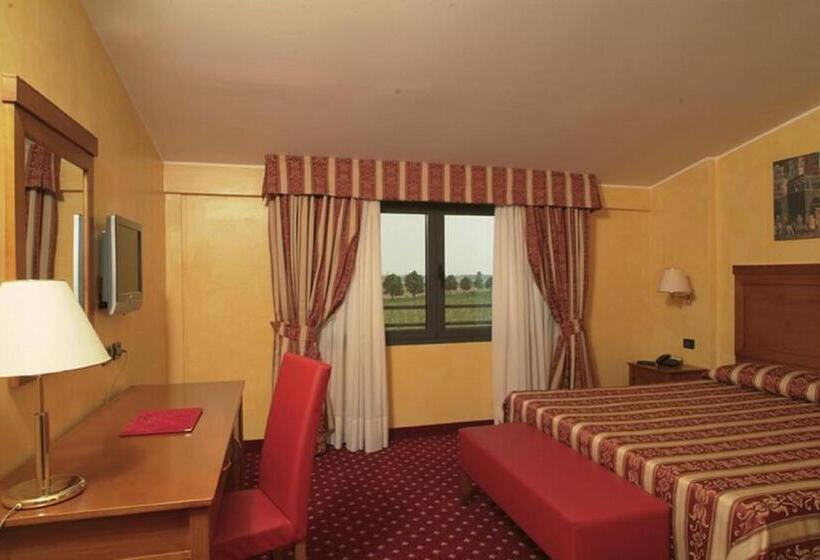 חדר סטנדרט לשלושה, Riz B.b