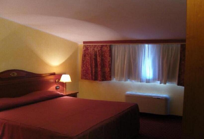 חדר סטנדרט יחיד, Riz B.b