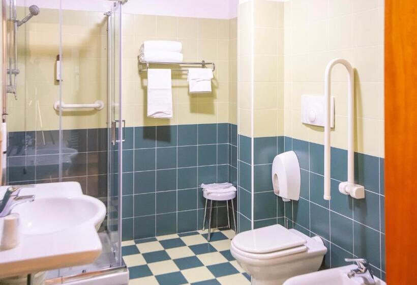 חדר סטנדרט, Riz B.b