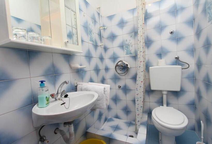 Номер Стандарт с Балконом, Room And Apartments Mariza