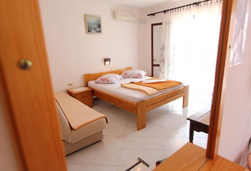 Номер Стандарт с Балконом, Room And Apartments Mariza