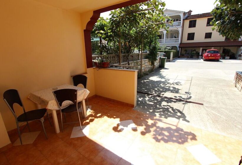 스탠다드 스튜디오 (테라스구비), Room And Apartments Mariza