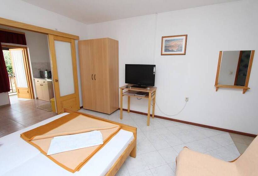 Студио Стандарт с Балконом, Room And Apartments Mariza