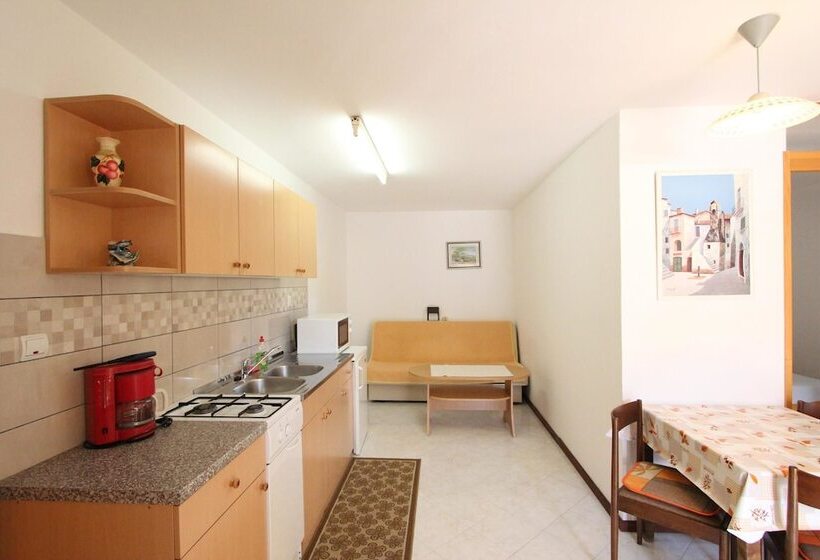 스탠다드 스튜디오 (테라스구비), Room And Apartments Mariza