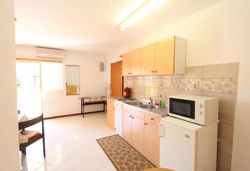 Студио Стандарт с Террасой, Room And Apartments Mariza