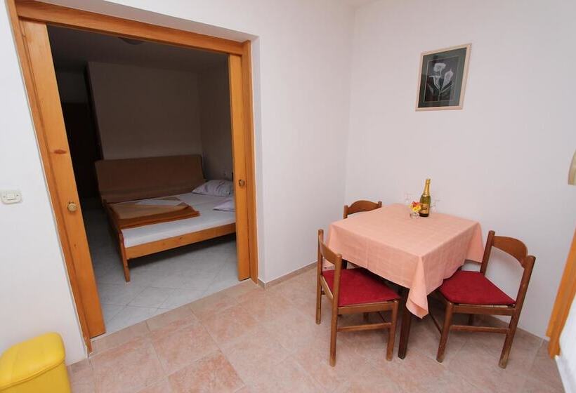 Студио Стандарт с Балконом, Room And Apartments Mariza