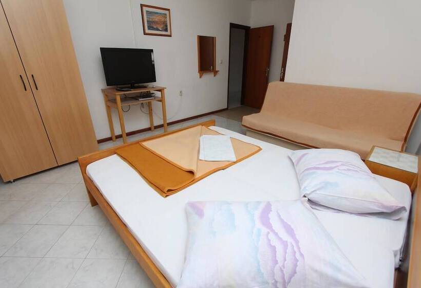 Студио Стандарт с Балконом, Room And Apartments Mariza