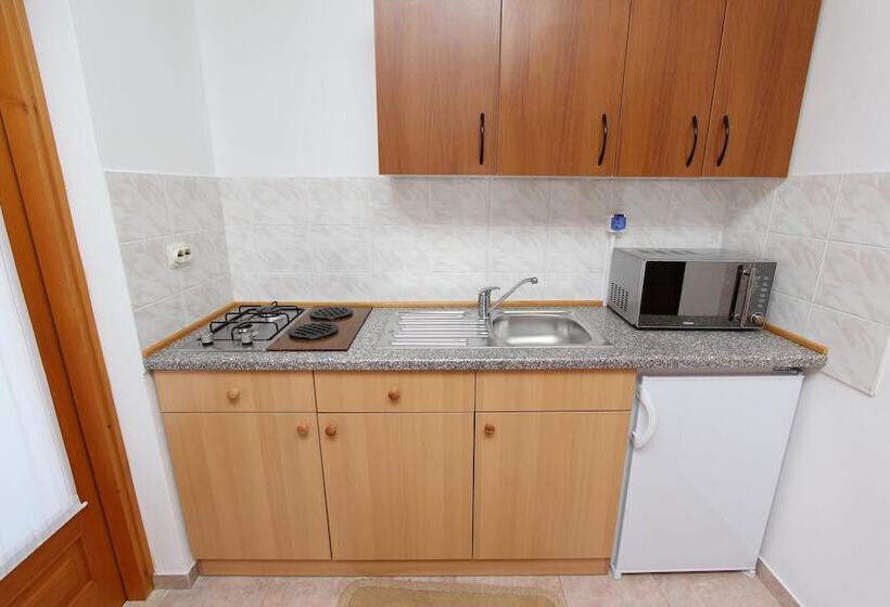 Студио Стандарт с Балконом, Room And Apartments Mariza