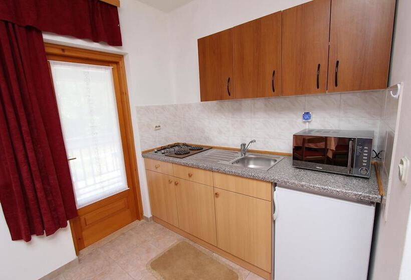 Студио Стандарт с Балконом, Room And Apartments Mariza